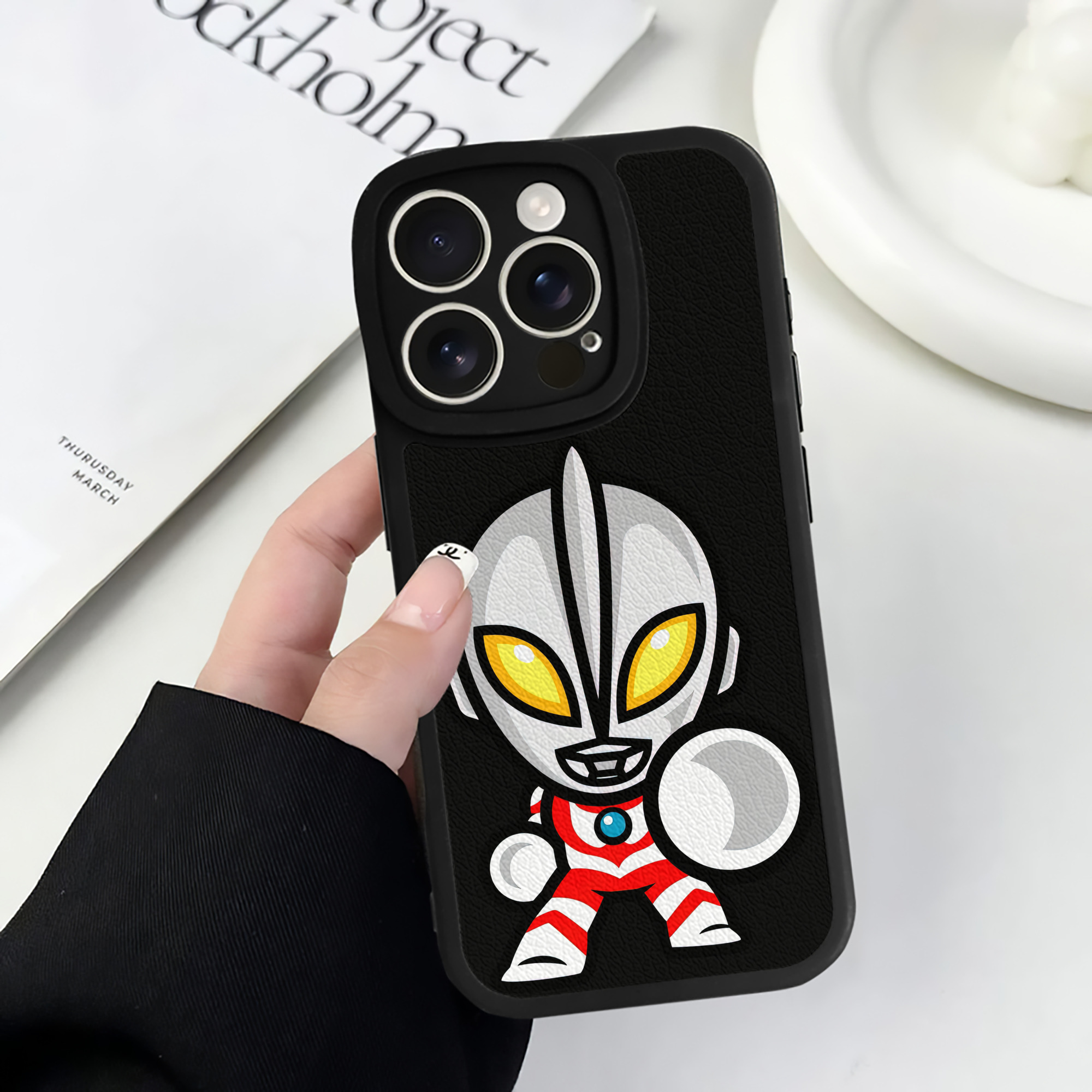 （画像用） ウルトラマン Ultraman 【iPhone 16シリーズ対応】シリコンスマホケース（レザー調） 材質：シリコン